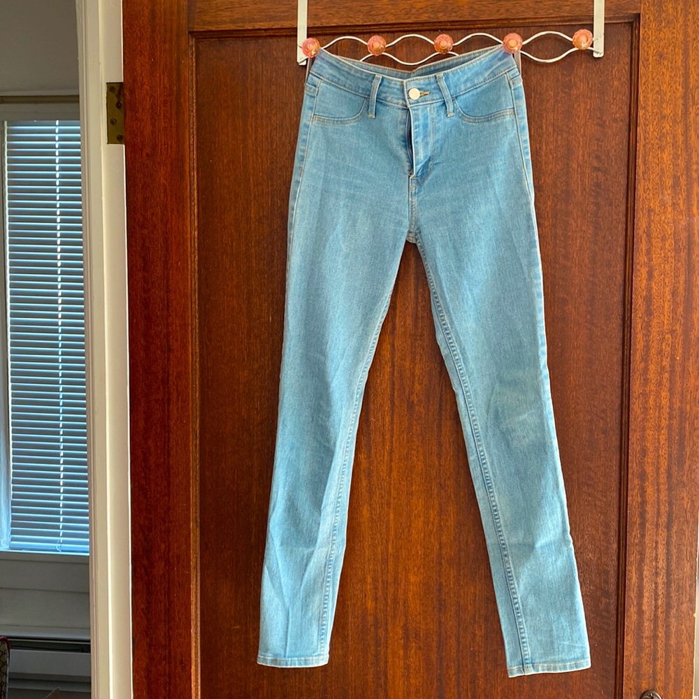 H&M - Women’s 25 light wash jeans